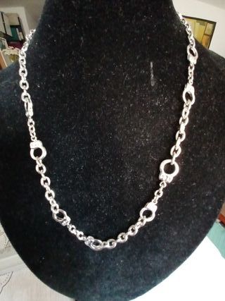 Collar de esposas en acero