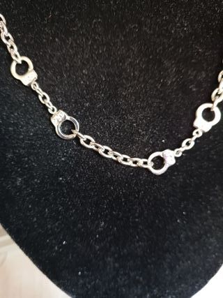 Collar de esposas en acero