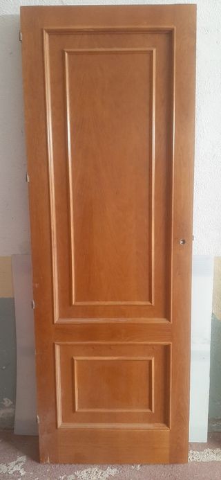 12 puertas de madera de pino con  cristal plomado