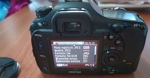 Reflex Pentax K20D con obiettivi