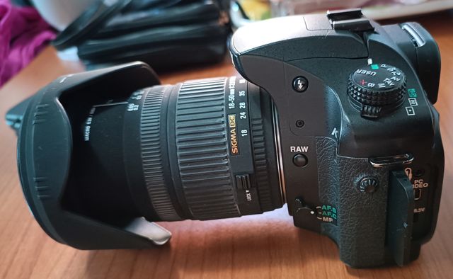 Reflex Pentax K20D con obiettivi