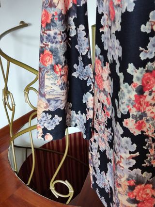 Vestito donna fantasia. Zara. 42