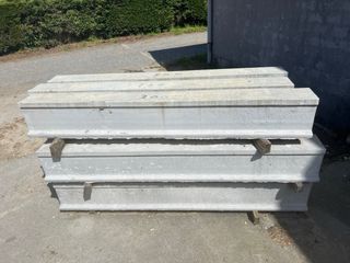 Colonna con travi in cemento