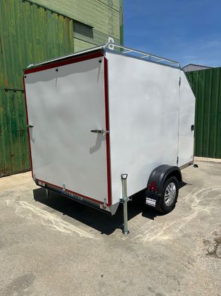 Remolque turismo HERNANDEZ cerrado