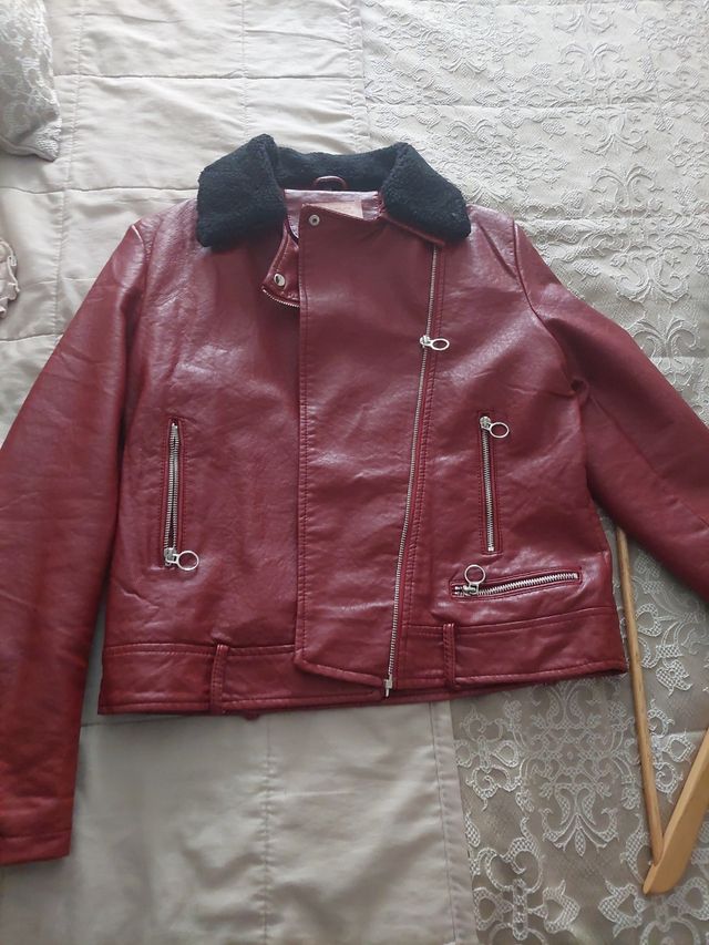 Cazadora con borreguillo dentro granate