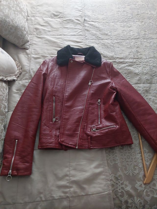 Cazadora con borreguillo dentro granate