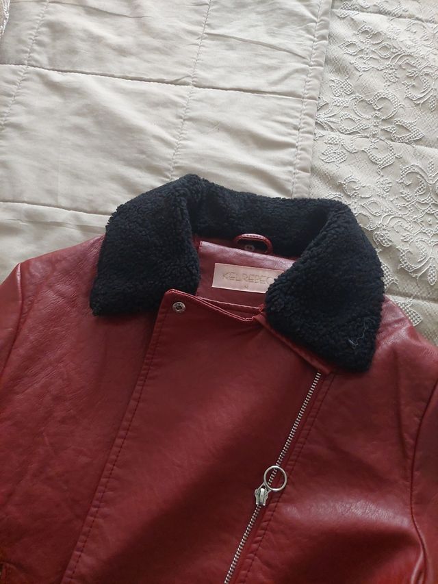 Cazadora con borreguillo dentro granate