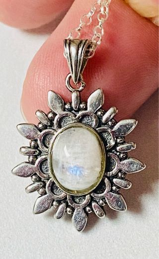 Colgante de piedra luna y cadena plata de ley 925