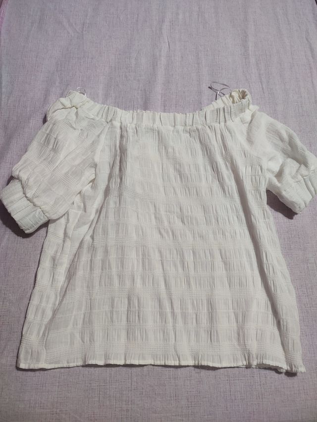 Top blanco sin estrenar.