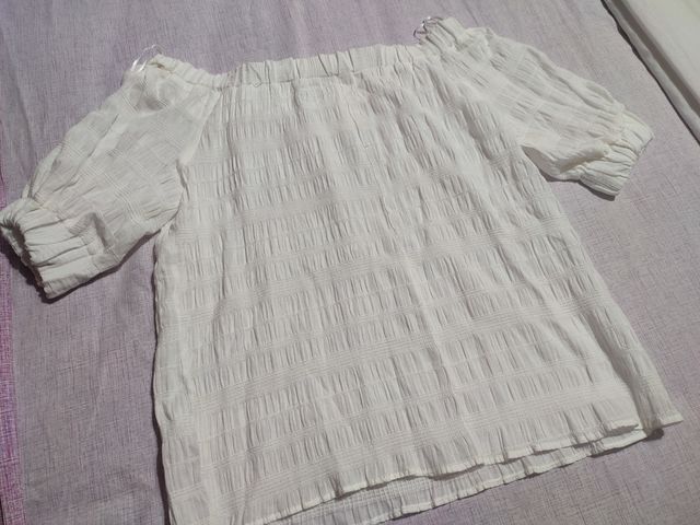 Top blanco sin estrenar.