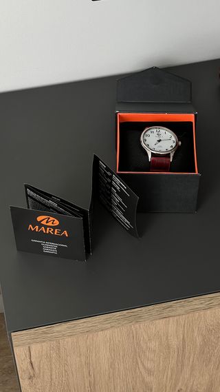 Reloj analógico Marea correa de cuero granate