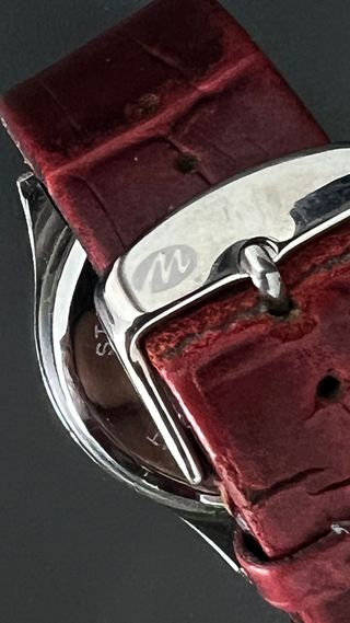 Reloj analógico Marea correa de cuero granate