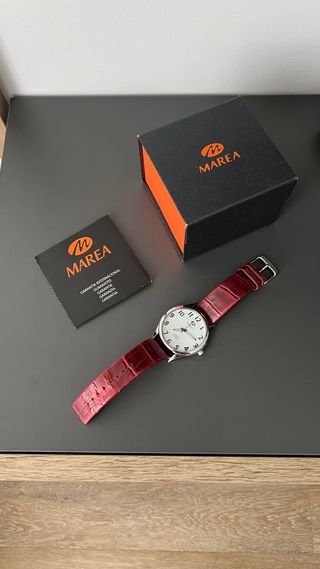 Reloj analógico Marea correa de cuero granate