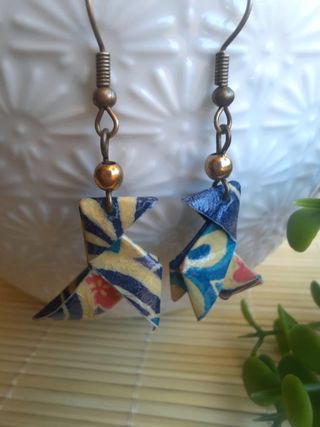 Pendientes de origami pajarita