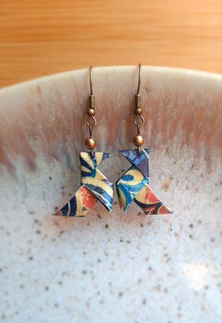 Pendientes de origami pajarita