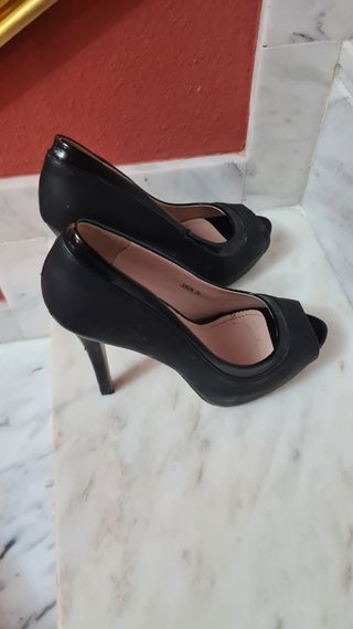 Zapatos negros tacón fino talla 39