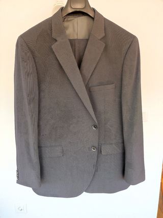 Traje XL gris marengo.