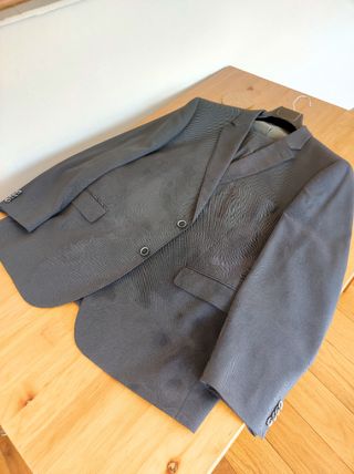 Traje XL gris marengo.