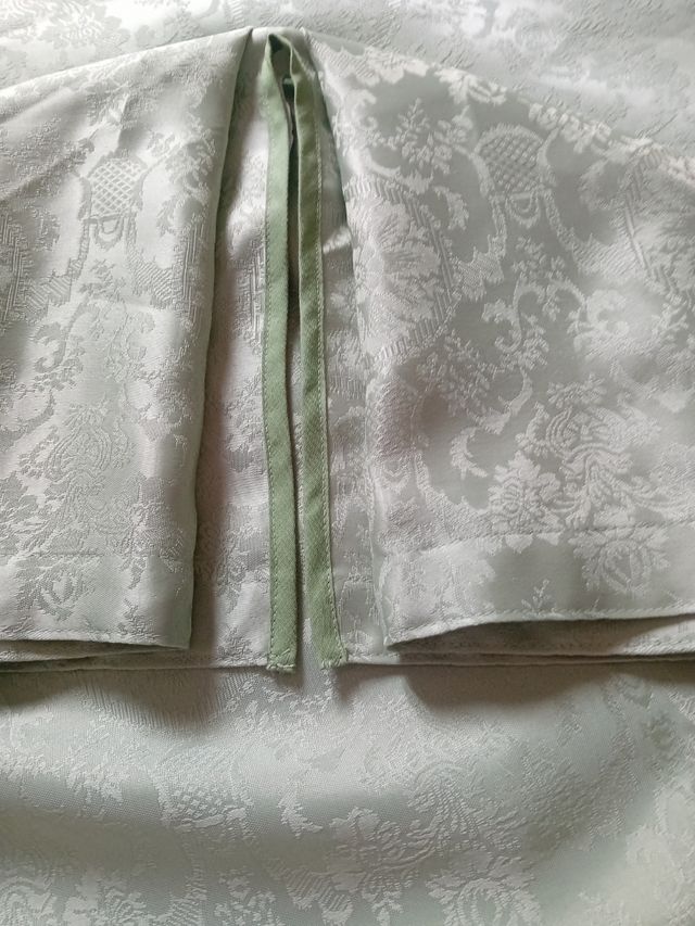 In vendita bellissimo copridivano o base per letto.