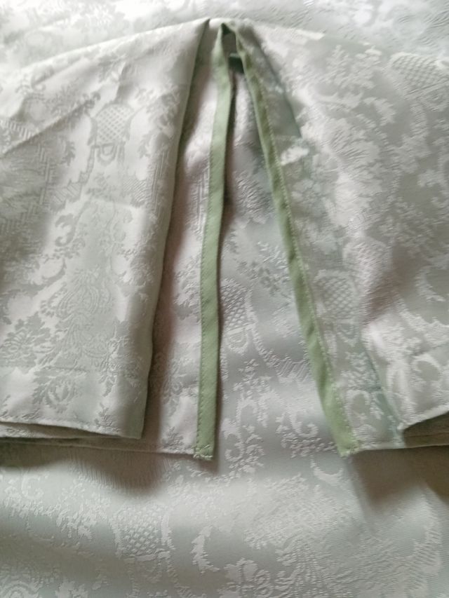 In vendita bellissimo copridivano o base per letto.