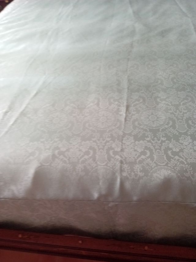 In vendita bellissimo copridivano o base per letto.