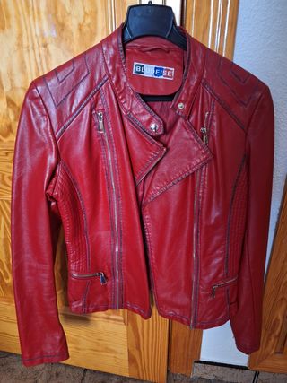 Cazadora roja mujer