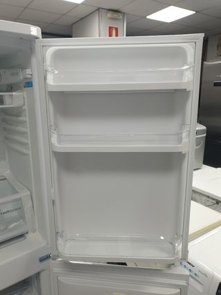 Nevera combi nueva con tara garantía 