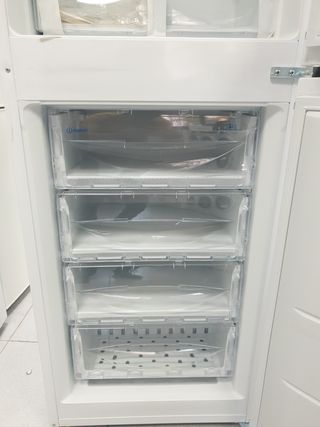Nevera combi nueva con tara garantía 