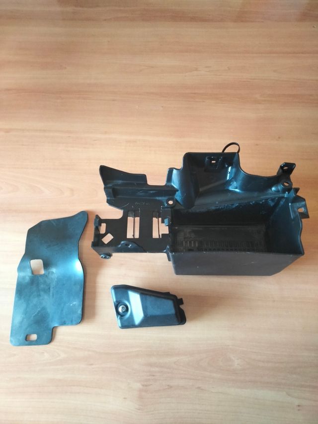 Caja batería Kawasaki ER-6N 09'-11'