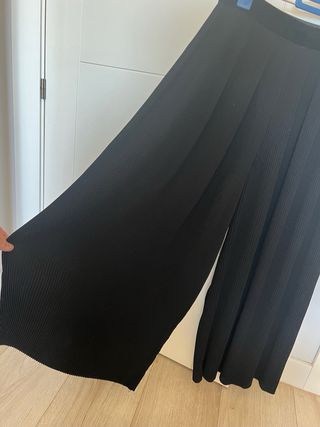 Falda pantalón plisada de Zara
