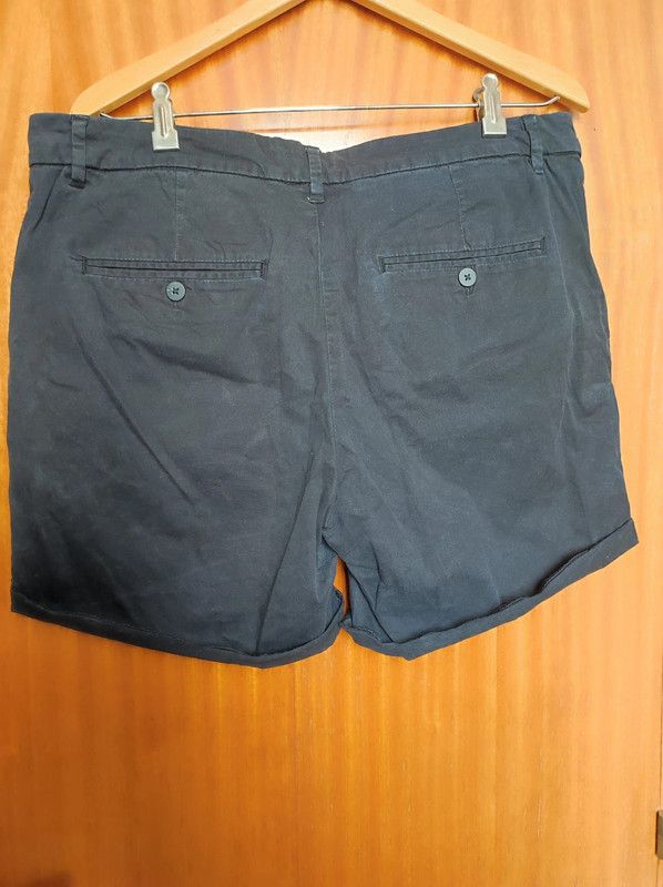 Pantalón corto mujer negro de HM. Talla 46
