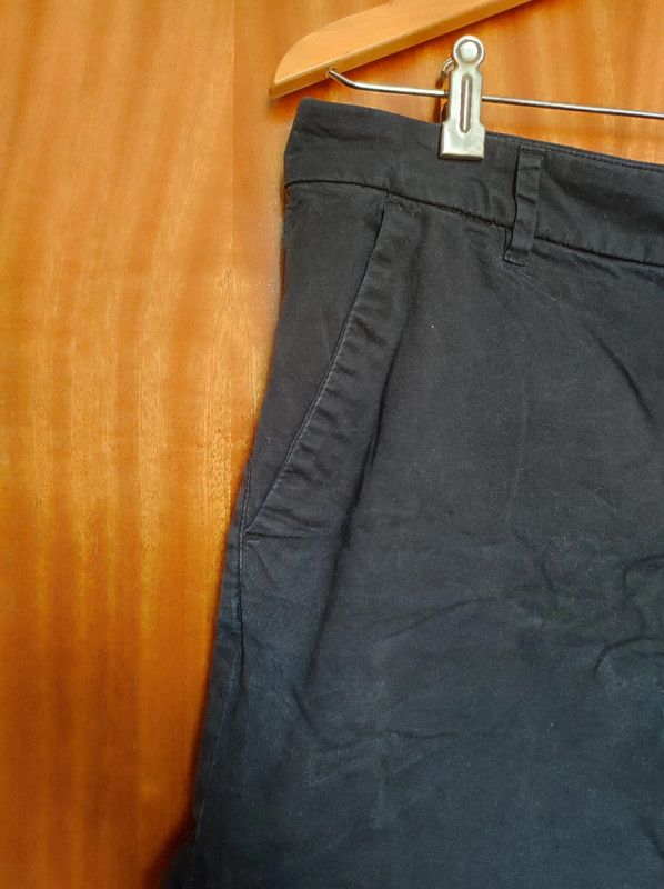 Pantalón corto mujer negro de HM. Talla 46