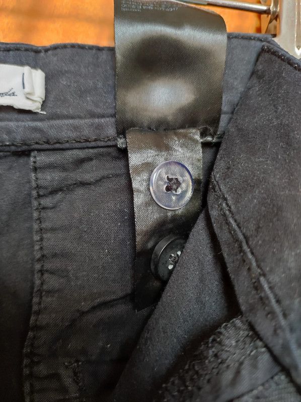 Pantalón corto mujer negro de HM. Talla 46