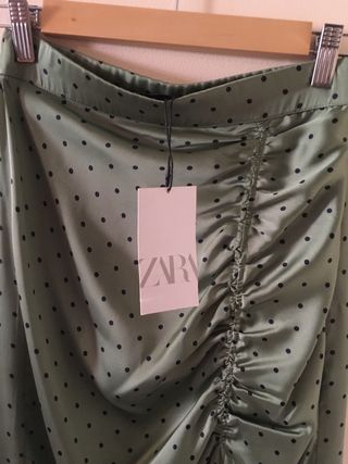 Falda midi Zara