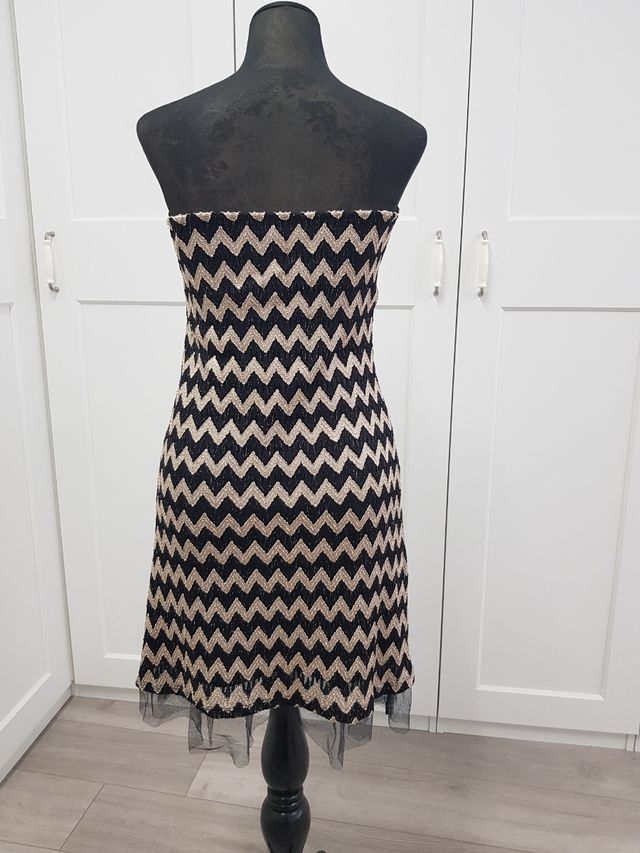 Vestido de fiesta entallado.