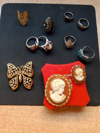 ANILLOS Y BROCHES