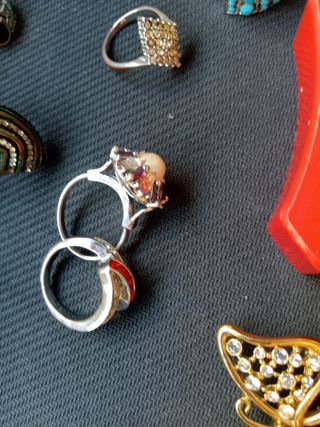 ANILLOS Y BROCHES