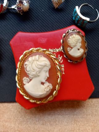ANILLOS Y BROCHES