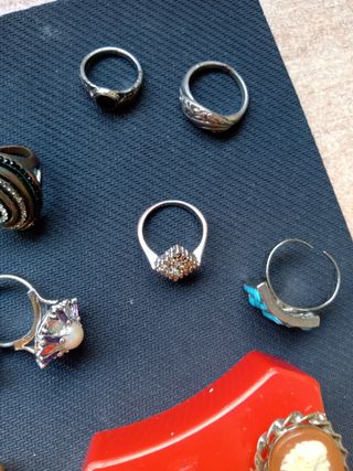 ANILLOS Y BROCHES