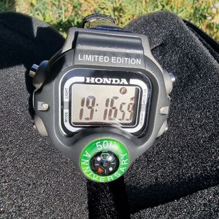 Reloj Honda 50 aniversario con brújula 