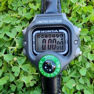 Reloj Honda 50 aniversario con brújula 
