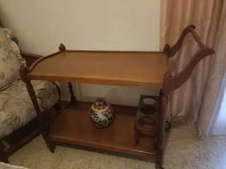 Camarera clásica de madera