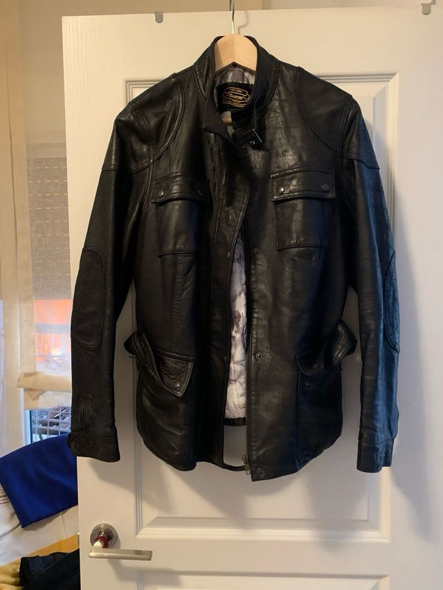 Chaqueta de cuero negra acolchada