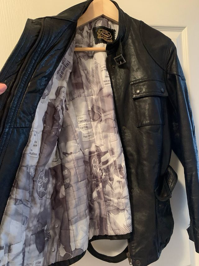 Chaqueta de cuero negra acolchada