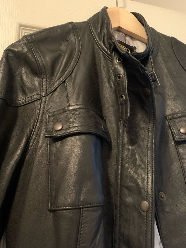 Chaqueta de cuero negra acolchada