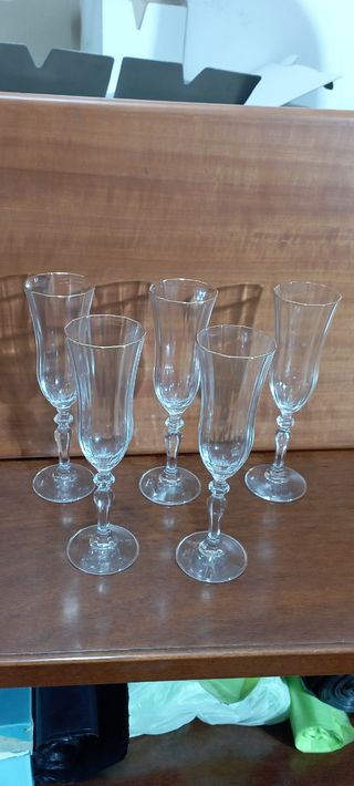 Servizio bicchieri giro in oro. Nuovo