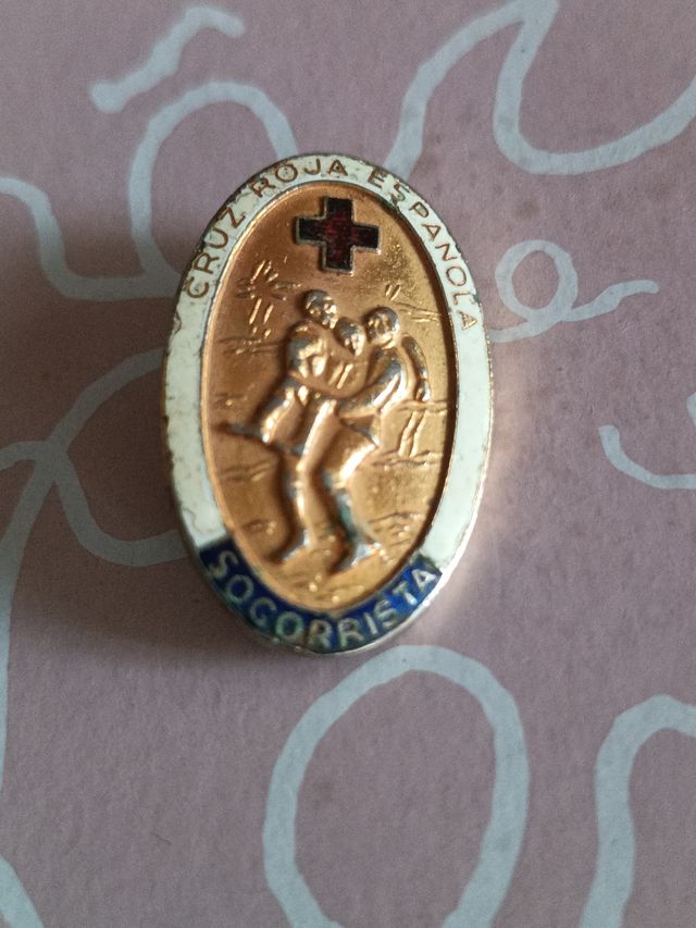 Broche antiguo.Socorrista.Cruz Roja Española