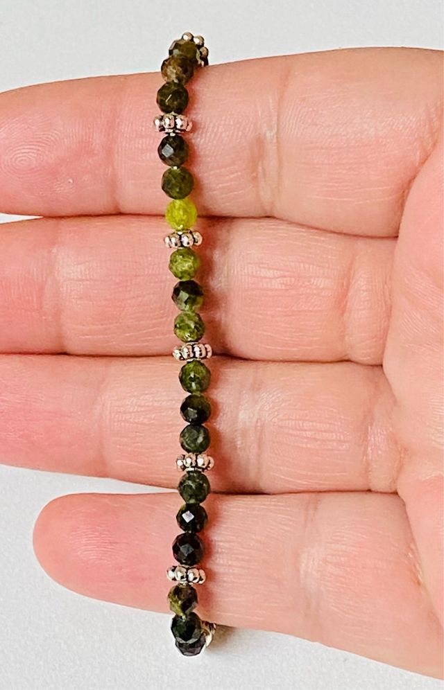 Pulsera con turmalinas verdes en plata de ley 925