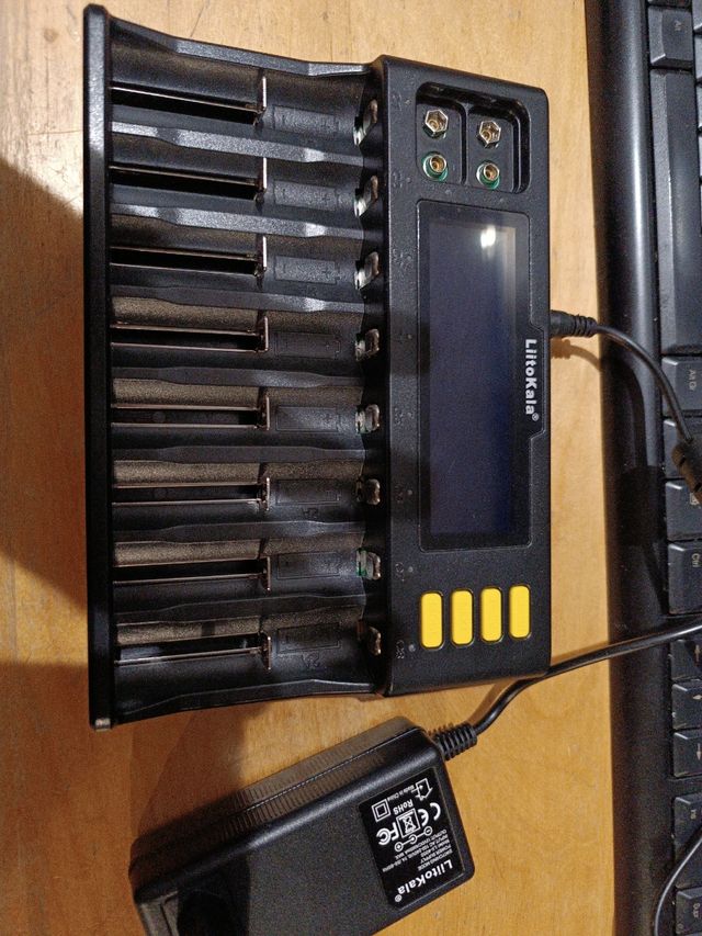 Cargador Liitokala Li-S8. 8 canales