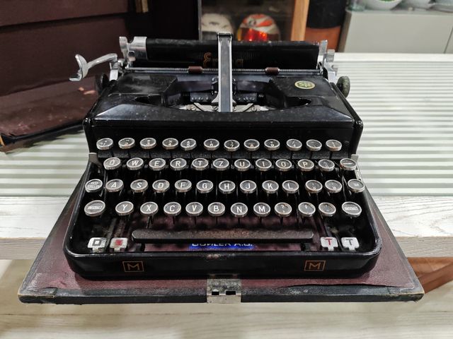 Máquina de escribir Erika M